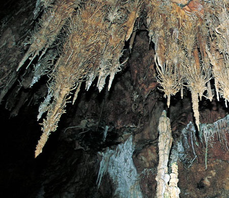 Gruta de Cristal (Cueva de las Graderas)